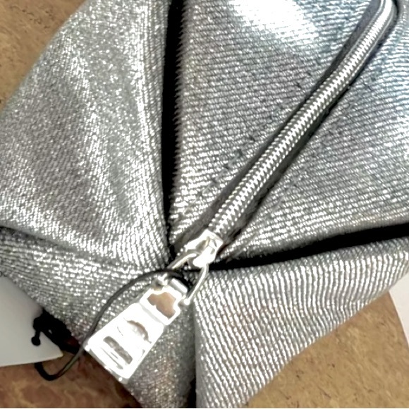 New NWOT Large Coach Fragrance Silver Makeup, Toiletry Pouch & Cosmetic Bag - Picture 8 of 13